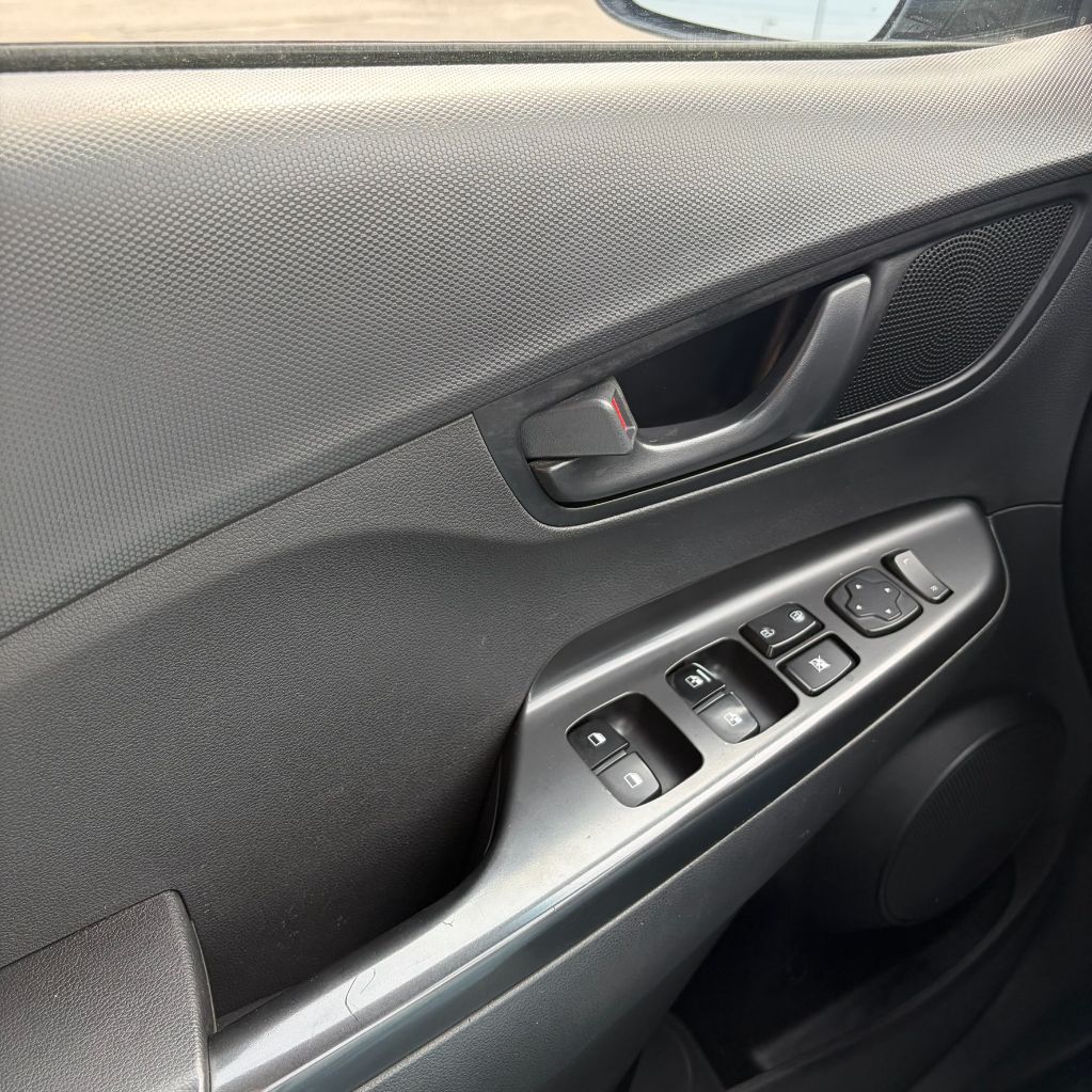 2021 Hyundai Kona SEL - Photo 16