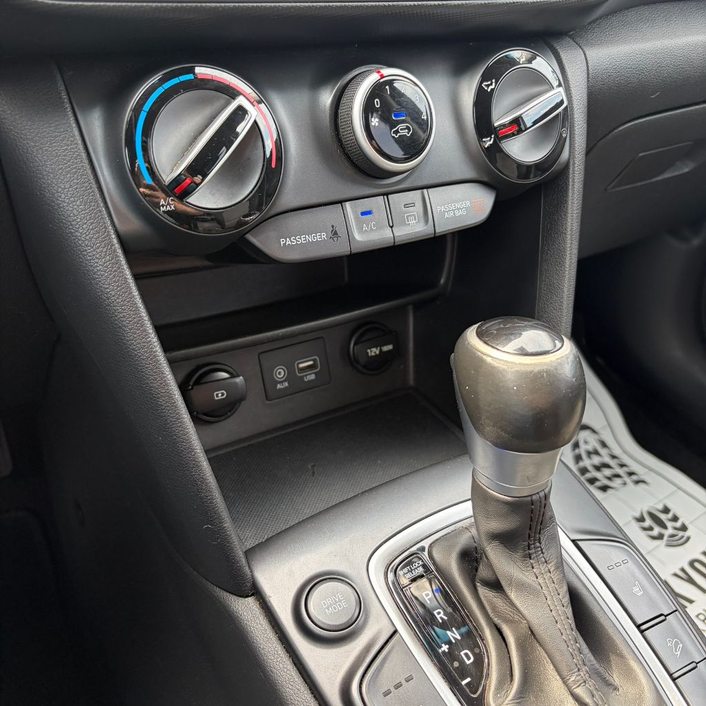 2021 Hyundai Kona SEL - Photo 12